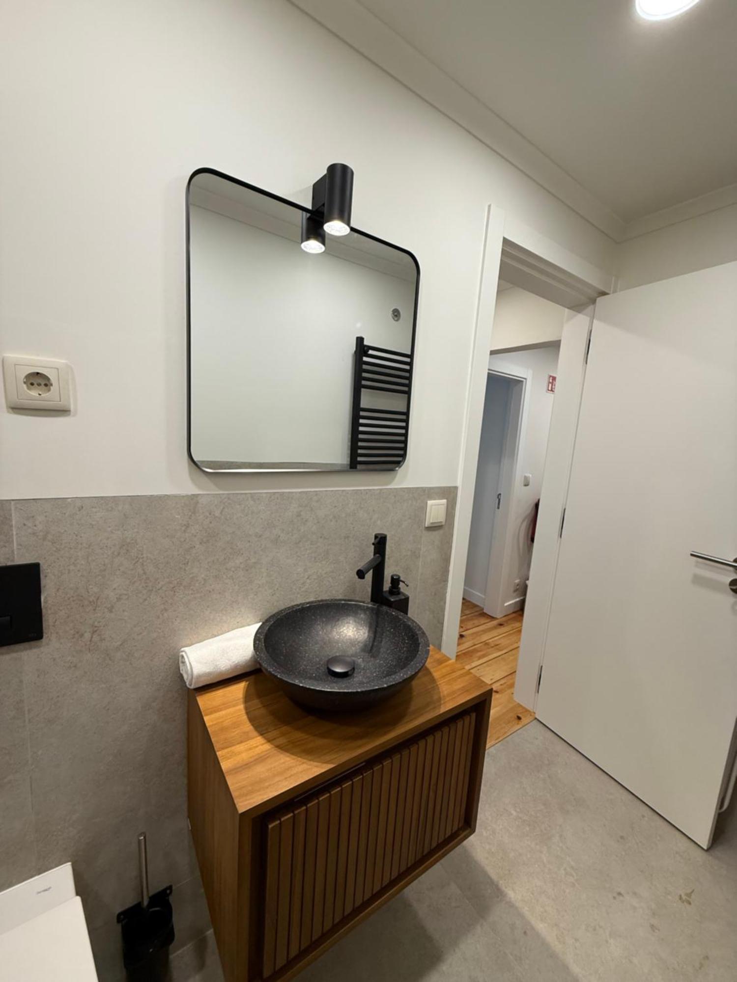 C1 Remodeld Beautiful Charming 2Br Apartment - Bairro Alto Lisbon Luaran gambar